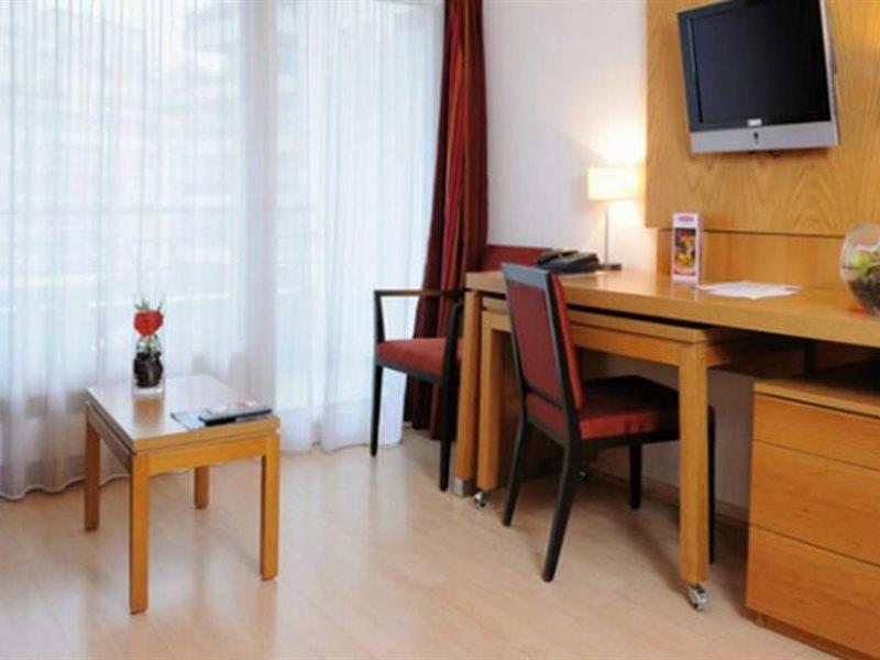 Residhome Courbevoie La Defense Экстерьер фото